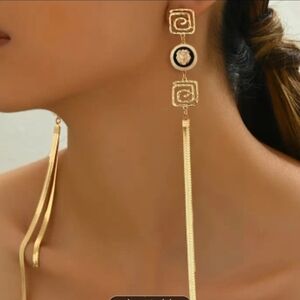 NEW Golden Dangle Earrings